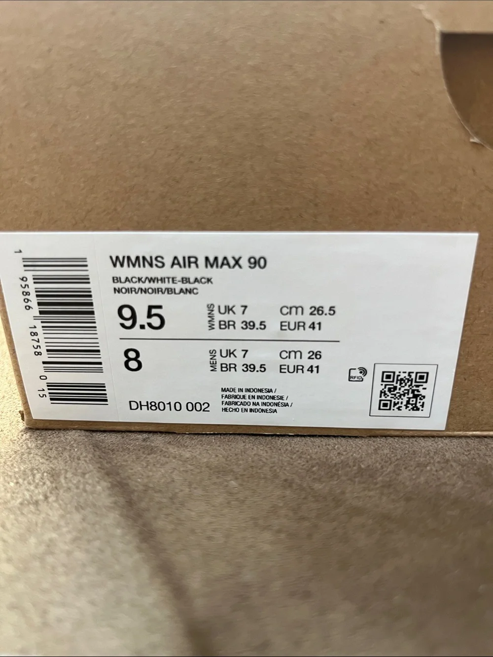 Nike women's Air Max 90 Sneakers - Black/White